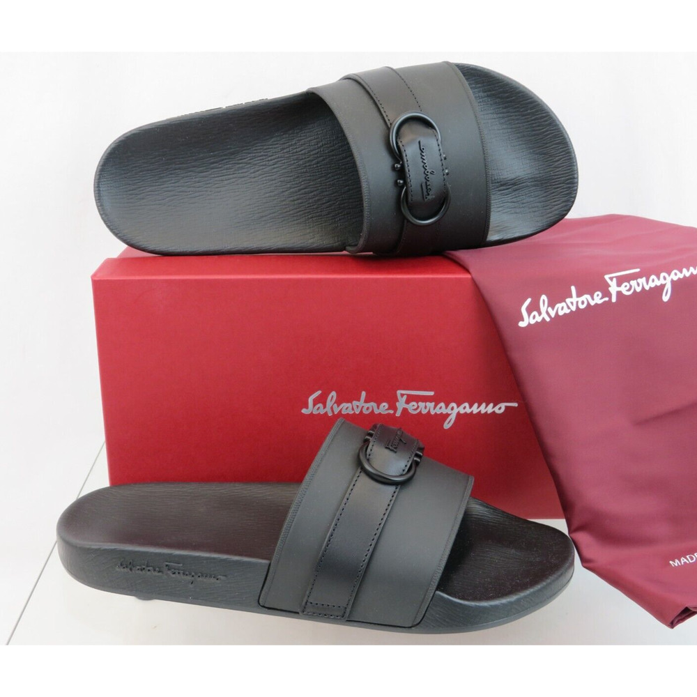 FERRAGAMO GROOVE 10 BLACK LEATHER STRAP GANCINI RUBBER LOGO SANDALS SLIDES 13 M